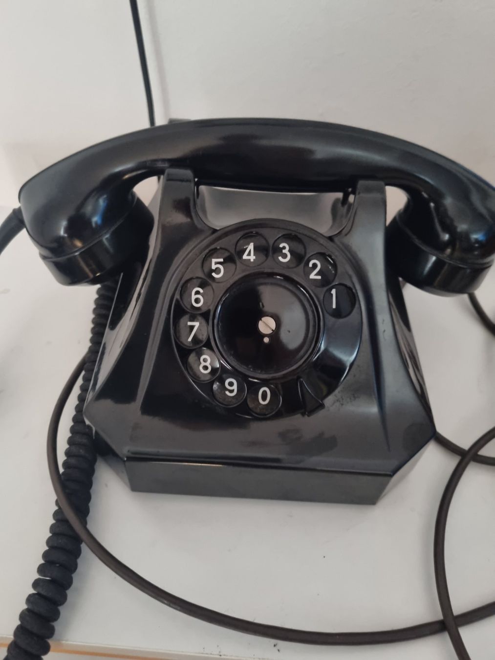 Téléphones: Antikes Drehscheibentelefon – D'occasion à Münchenstein par uflue