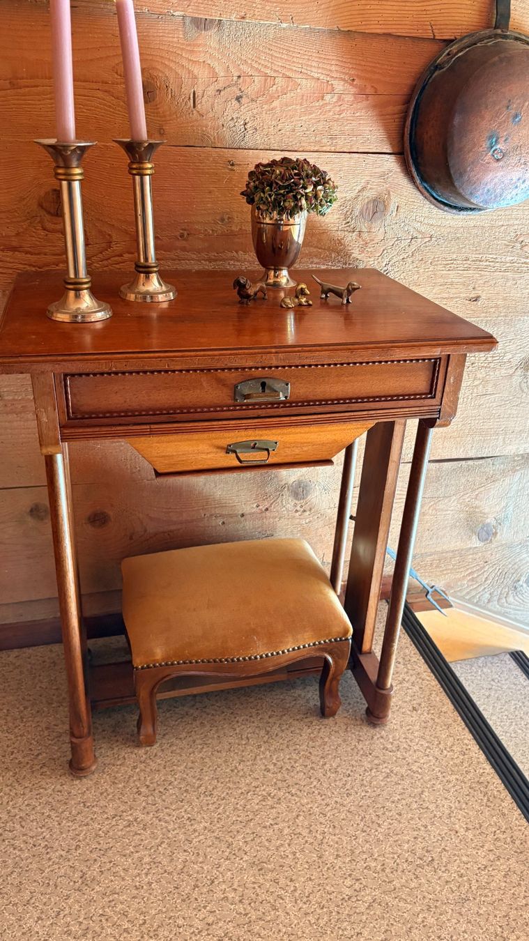 Tische: Antiker Biedermeier-Nähtisch – Gebraucht aus Bern von Fonky
