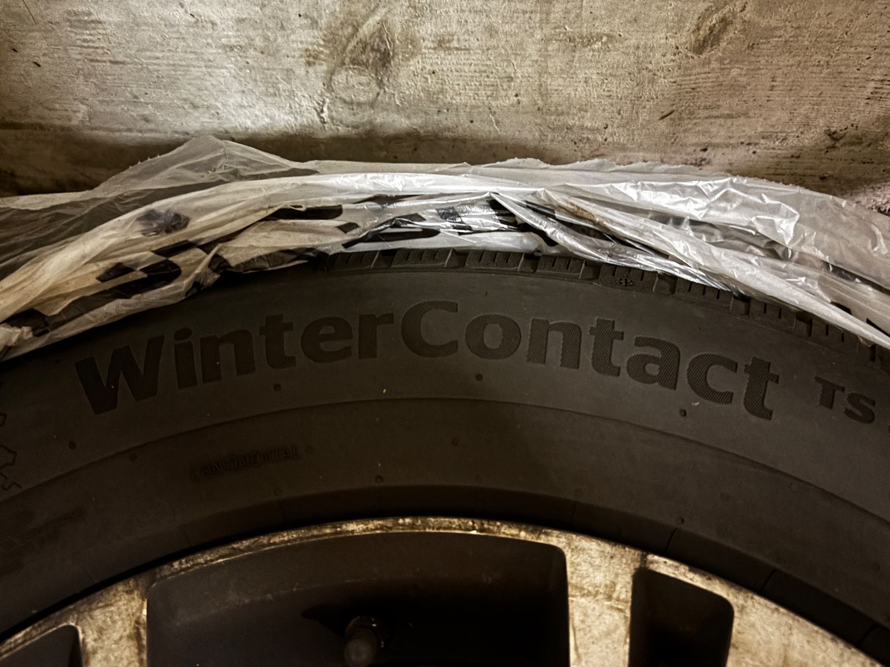 Continental Pneumatici & Ruote complete: Toyota RAV4 Alufelgen 17" Continental – Usato da Wilen b. Wollerau venduto da Promotion0 6
