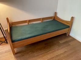 Bett aus Massivholz 90 x 200 cm mit Lattenrost
