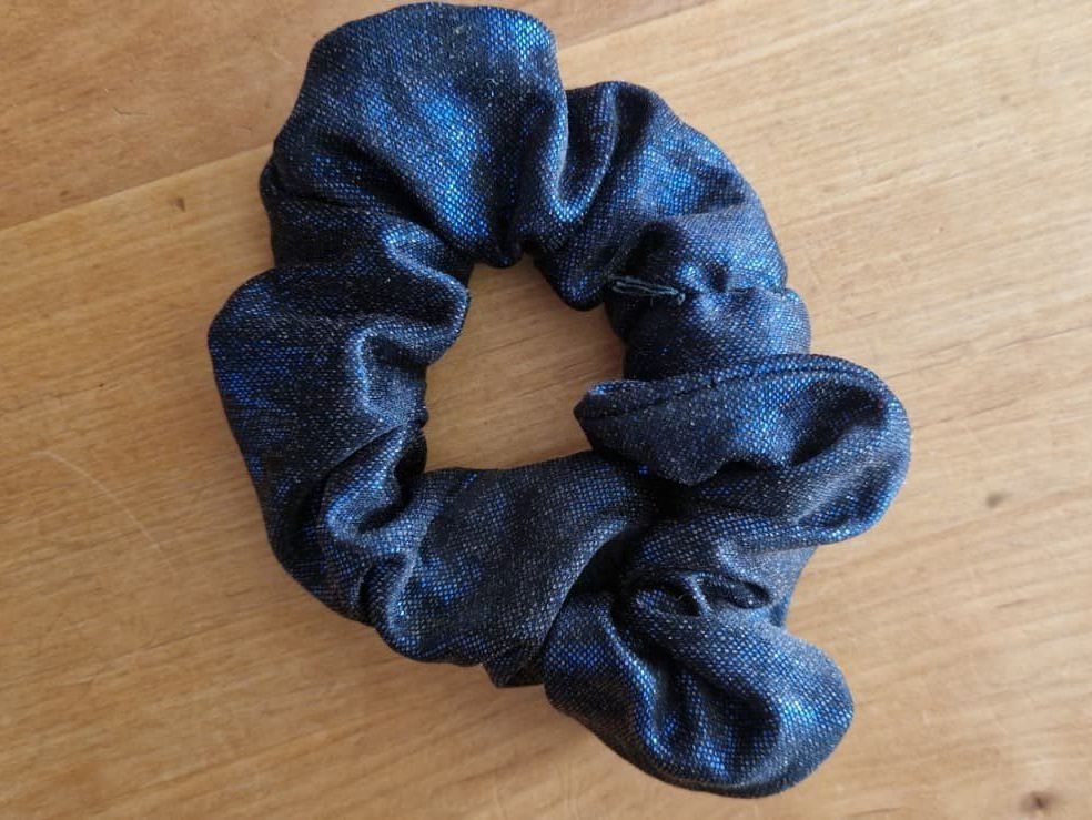 Haarschmuck: Scrunchie dunkelblau glitzer - Haargummi – Gebraucht aus Frauenfeld von jgh_gx6v