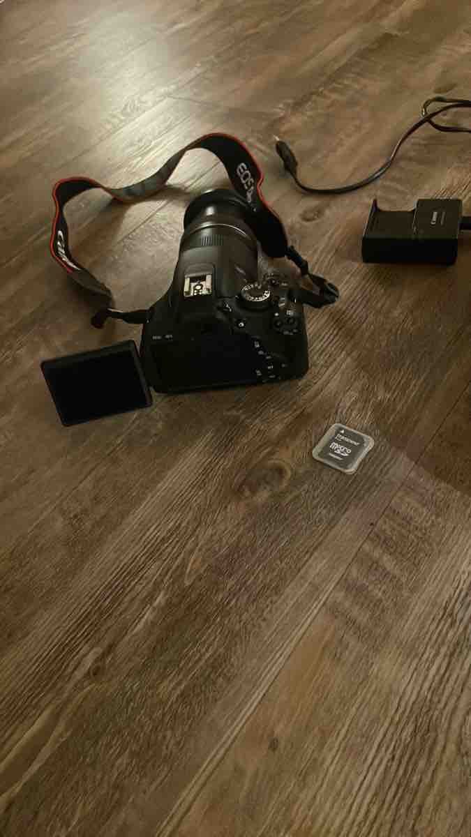 Canon Fotocamera: Canon EOS 600D Spiegelreflexkamera mit Tasche – Usato da Wilen b. Wil venduto da wigfried 1