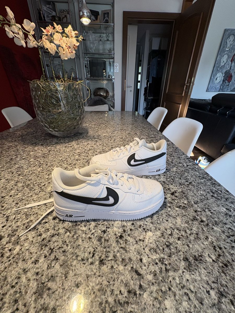 Nike Scarpe da uomo: Nike Air Force 1 Gr. 37.5 < Top Zustand – Nuovo (secondo la descrizione) da Wil SG venduto da Esbru