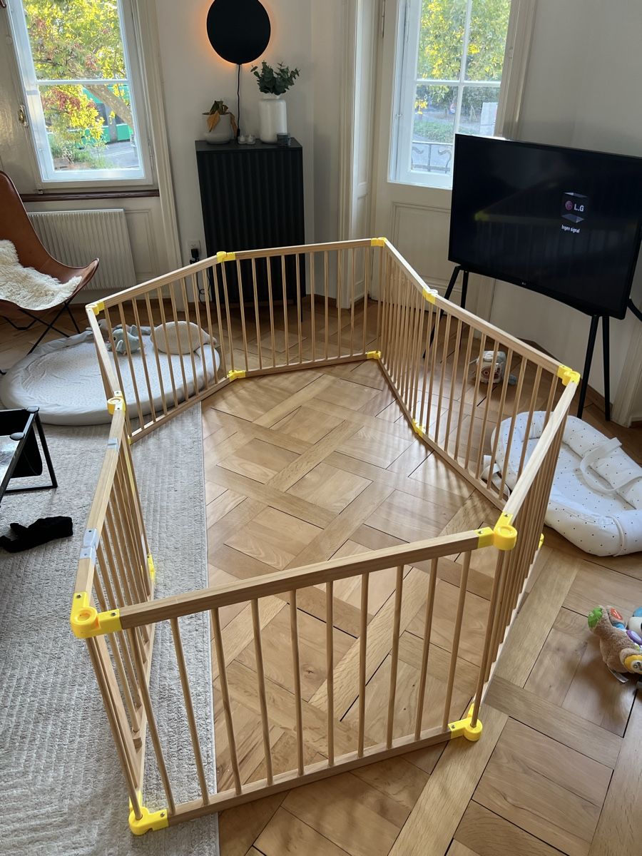 Parcs & barrières de sécurité: Wooden Playpen 6-Panel Foldable – D'occasion à Basel par ele_xfl2 2