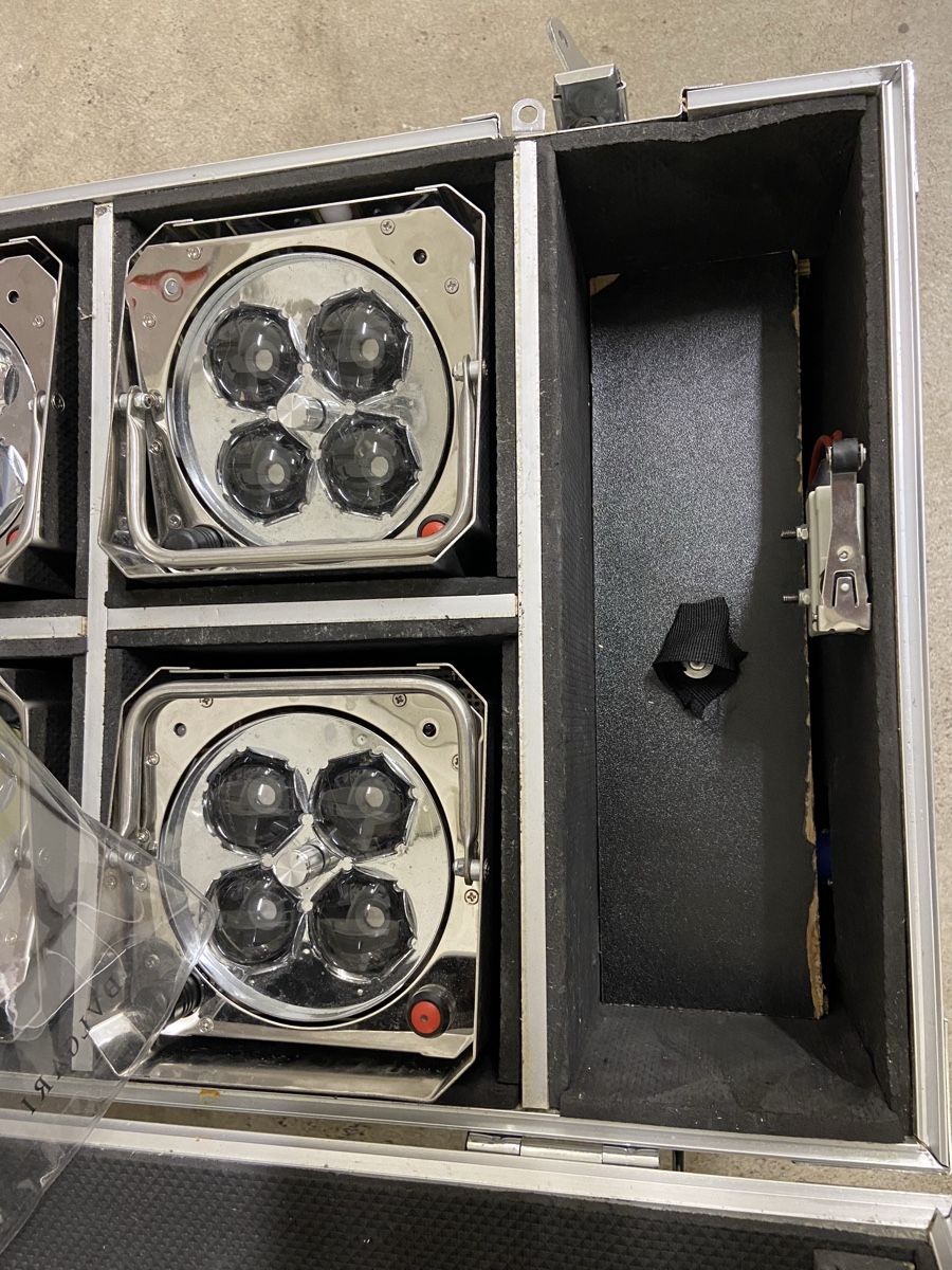 Lampes: Red Zone Scheinwerfer Set im Flightcase 6 Stk. gebraucht – D'occasion à Dietikon par brocki-eyra 5