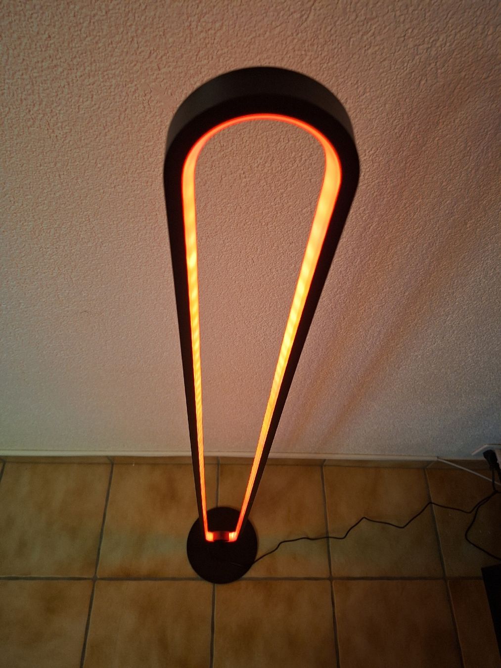 Lampade: Lampadaire LED design multicolore avec télécommande – Usato da Cressier NE venduto da SuperBalou 1