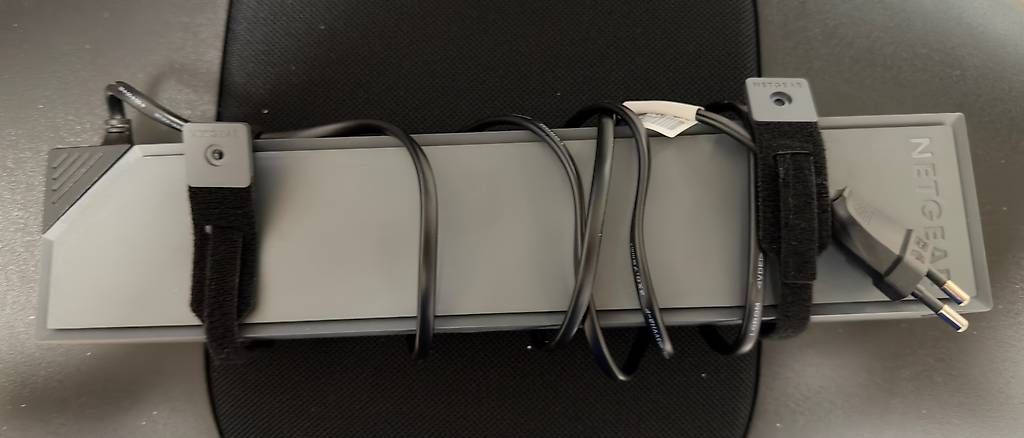 Netgear Hubs & Switches: Netgear SFS108E 8port gigabit click switch – Gebraucht aus Bern von leilani_hika 2