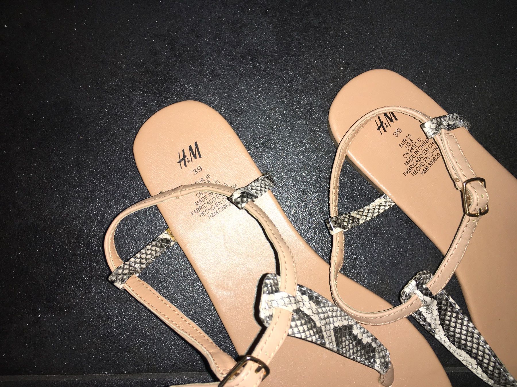 H&M Scarpe da donna: Sandalen schlangenmuster  H&M Gr. 39 neu – Nuovo (secondo la descrizione) da Goldau venduto da Rjn 1