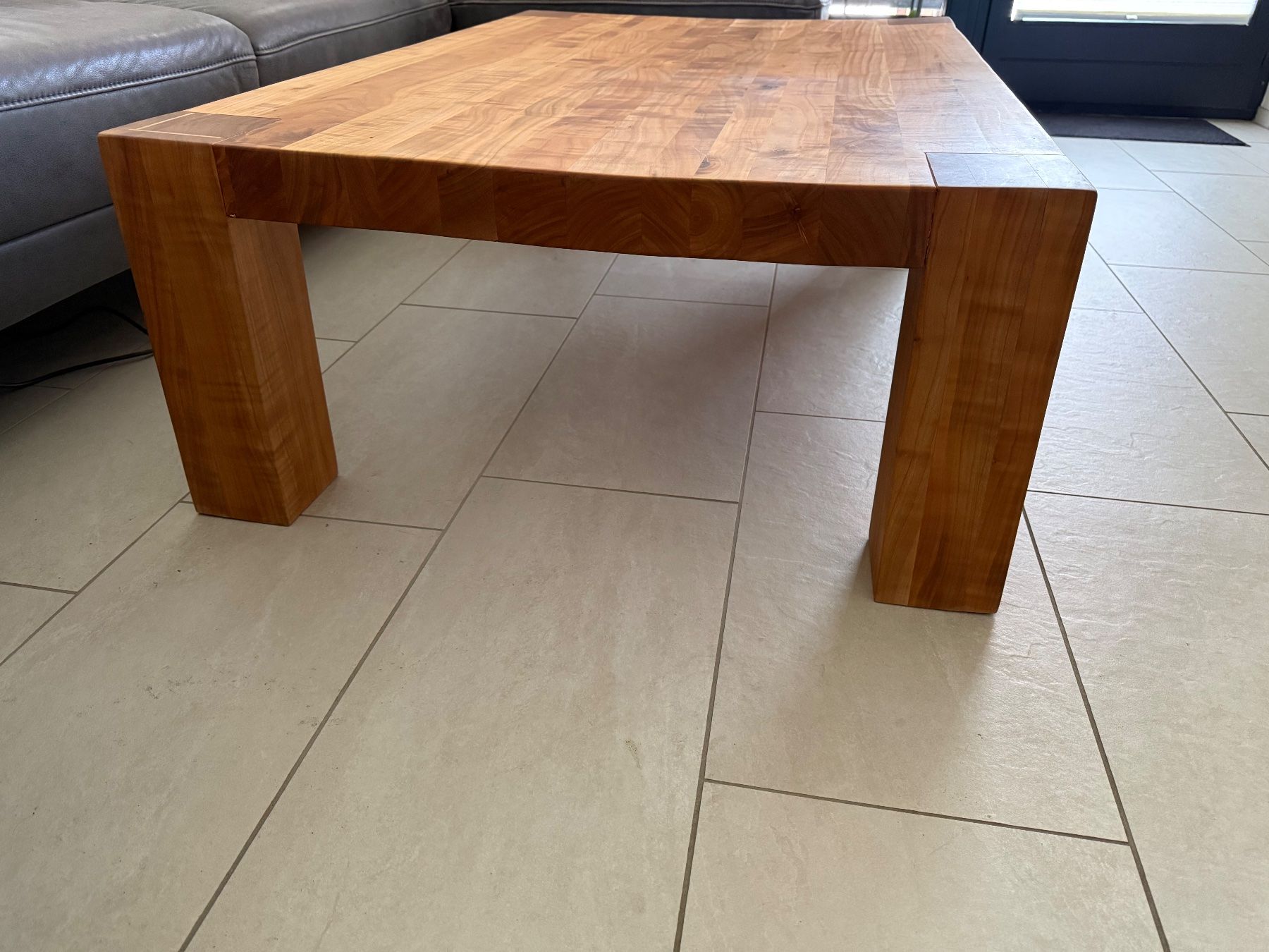 Tables: Massiv Kirsche-Couchtisch – D'occasion à Hagenbuch ZH par buell06 1