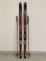 Ski (F 13),  Holzski von ca. Ende 1960er Jahre mit Stöcken