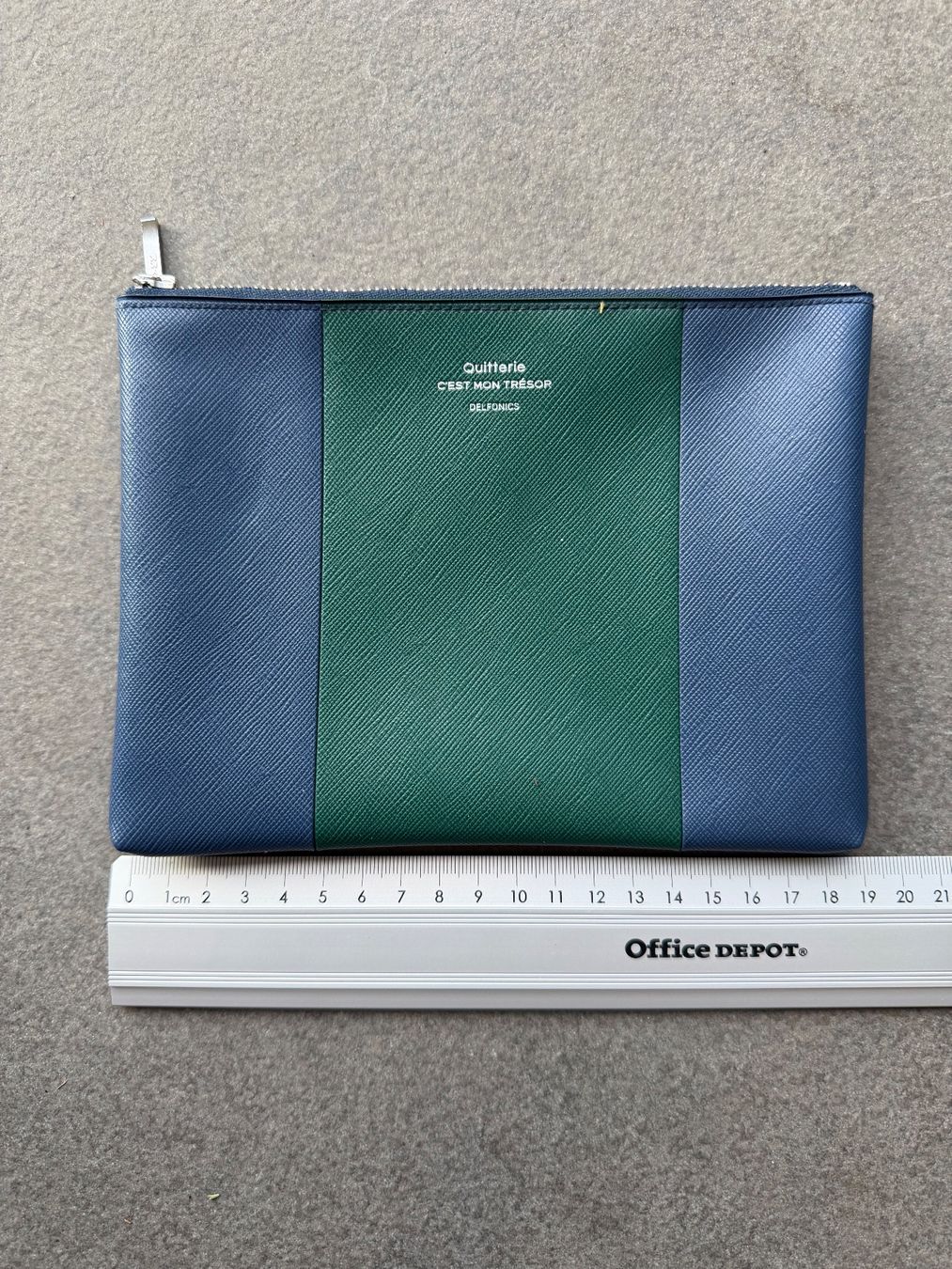 Trousses de maquillage: Delfonics / Quitterie / Monocle Etui – D'occasion à Ennetbaden par miboo 1