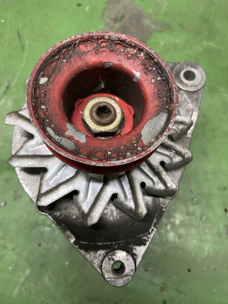 Volkswagen Tutti pezzi di ricambio auto: VW Golf 2 Gti 16v Alternator – Difettoso da Hettiswil venduto da Lukezero02 2