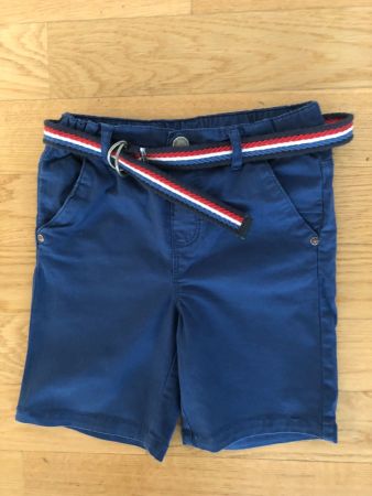 Elegante kurze Hose mit Gürtel aus Italien Gr.92 wie neu