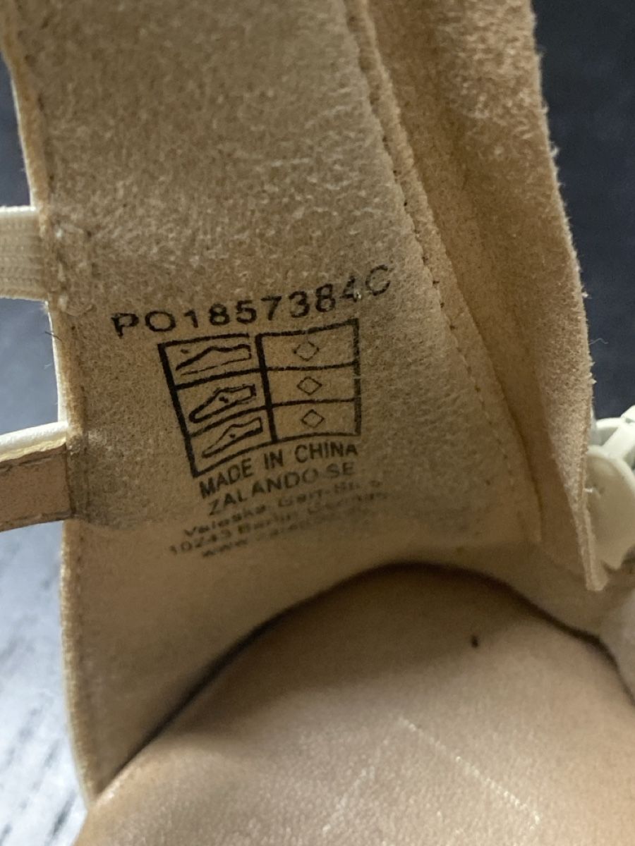 Schuhe für Mädchen: Mädchen Sandalen Gr.31 gold/beige – Gebraucht aus Biel-Benken BL von PANORMUS 1