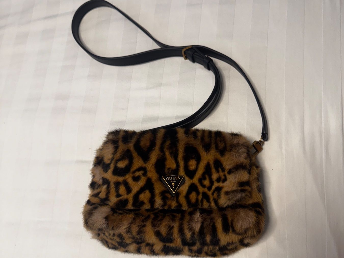 Guess Taschen für Damen: Guess Tasche Leo Fellimitat – Gebraucht aus Zürich von robyy 4