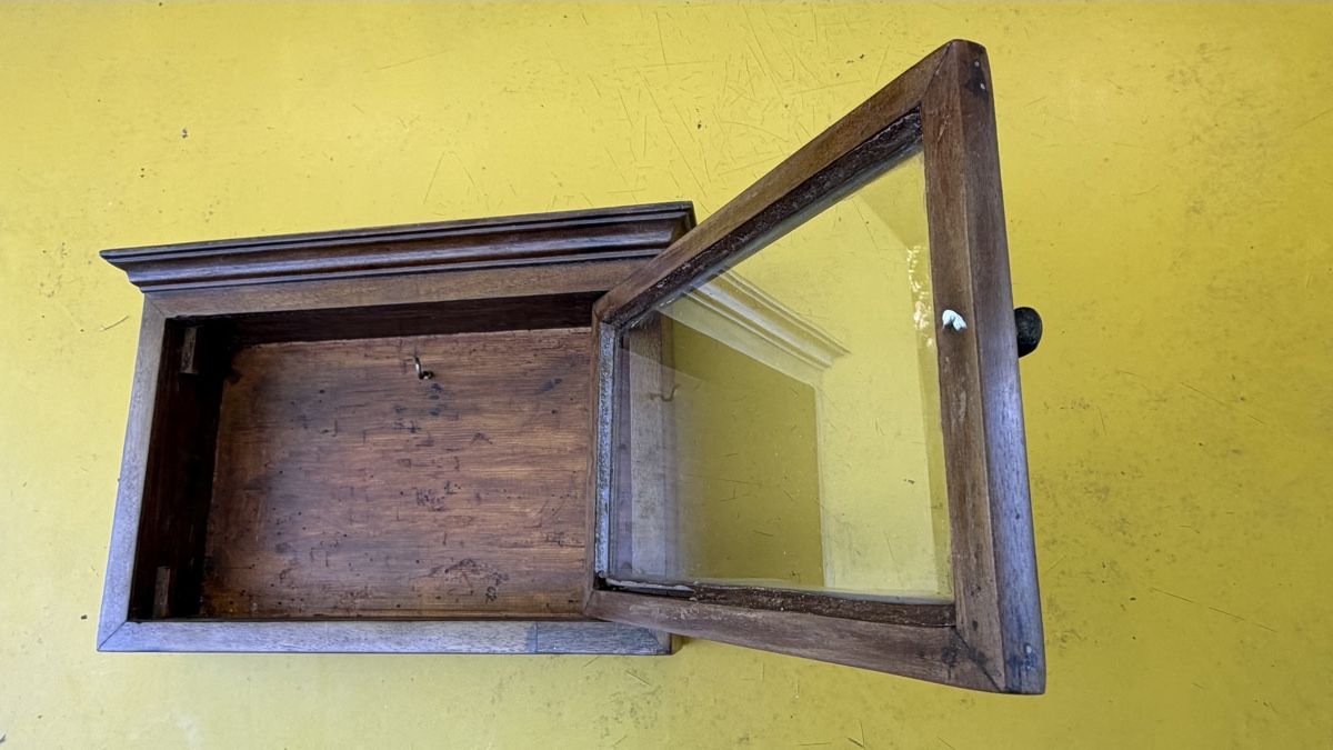 Vetrine: Kleine Wandvitrine antik Biedermeier – Usato da Riedholz venduto da Frettchen63 4