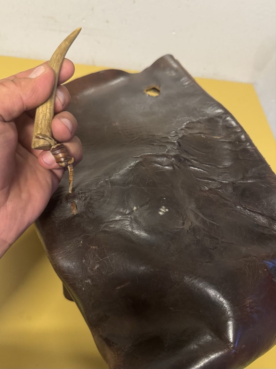 Sacs: Leder Tasche mit Hirschgeweih ( hat eine Riss) – D'occasion à Schlieren par Freundlich02 4