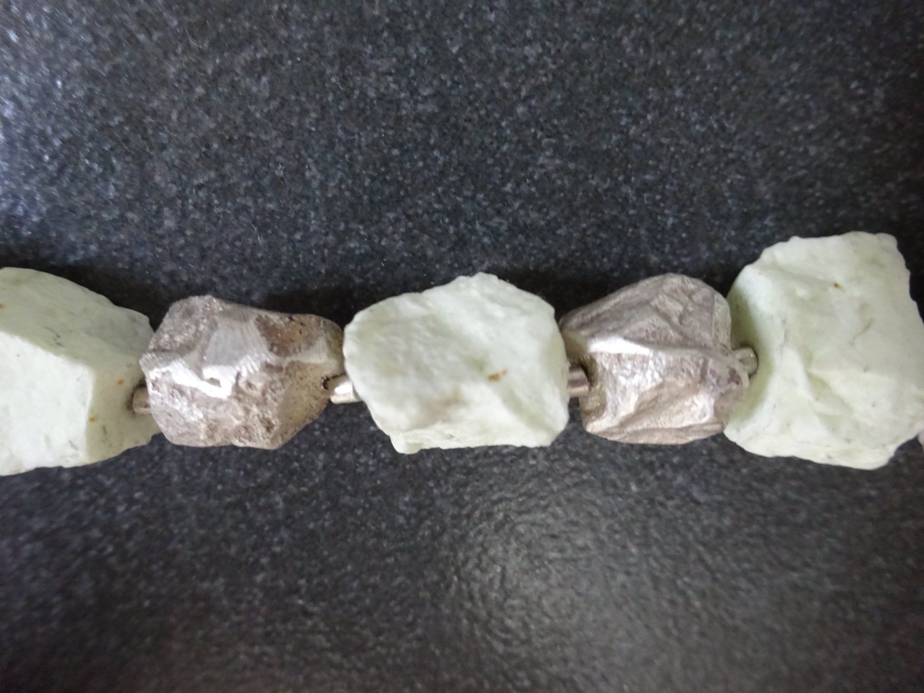 Catenine: Steinkette Marmor / mintgrün – Usato da Oetwil am See venduto da Senegal 5