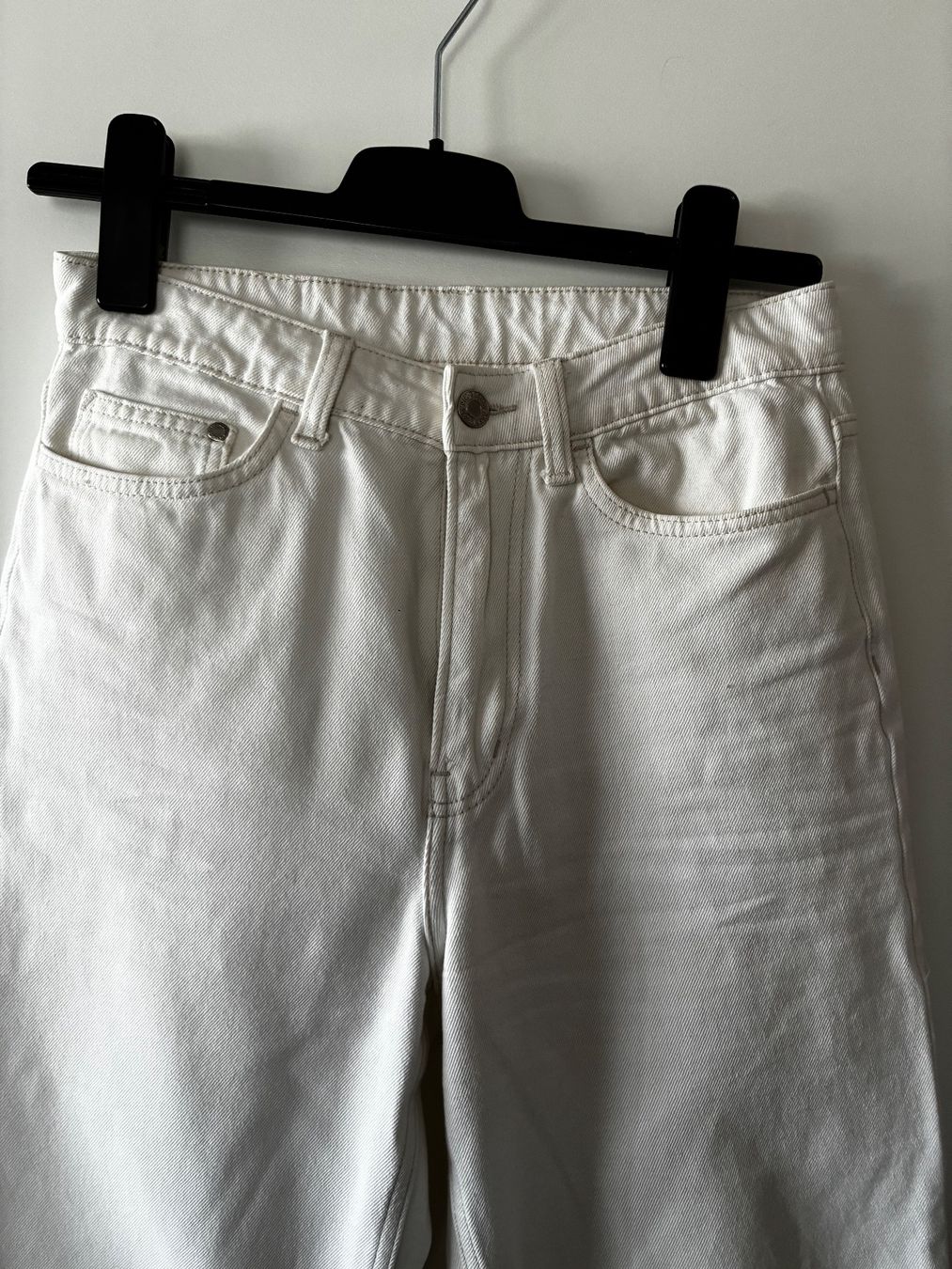 H&M Jeans: Pantalon blanc wide leg h&m – Usato da Riaz venduto da cam_x5xs