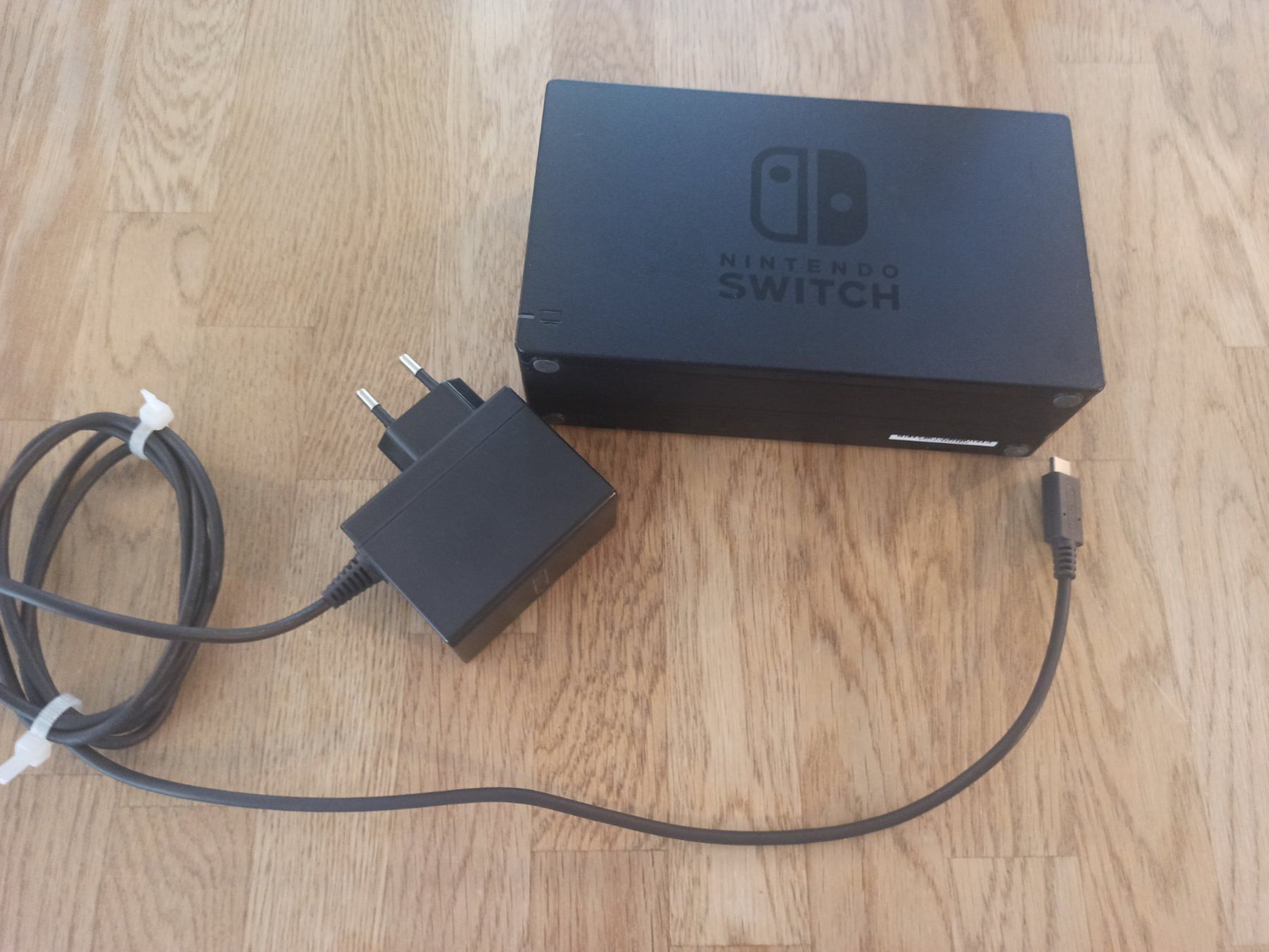 Docking station: Original Nintendo Switch TV-Dockingstation mit Netzteil NSW – Usato da Oberweningen venduto da mar_87mx