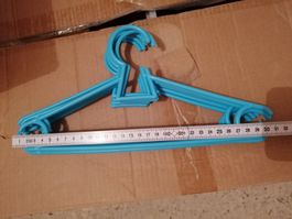 6 Cintres bleus en plastique 30cm (vetement enfant OK)