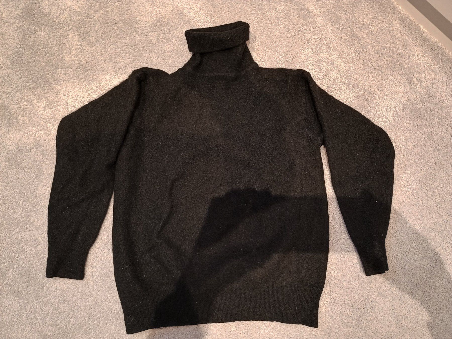 Pulls & Sweat-shirts: Rollkragenpullover Grösse 134 – D'occasion à Mörel par tasie