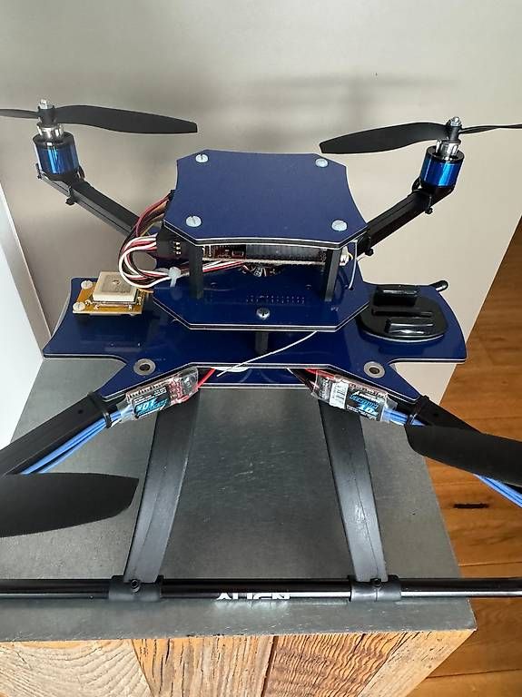 RC Modellbau: Quadrocopter Eigenbau mit GPS, Ladegerät & Koffer – Gebraucht aus zürich von Kerstenpja 1