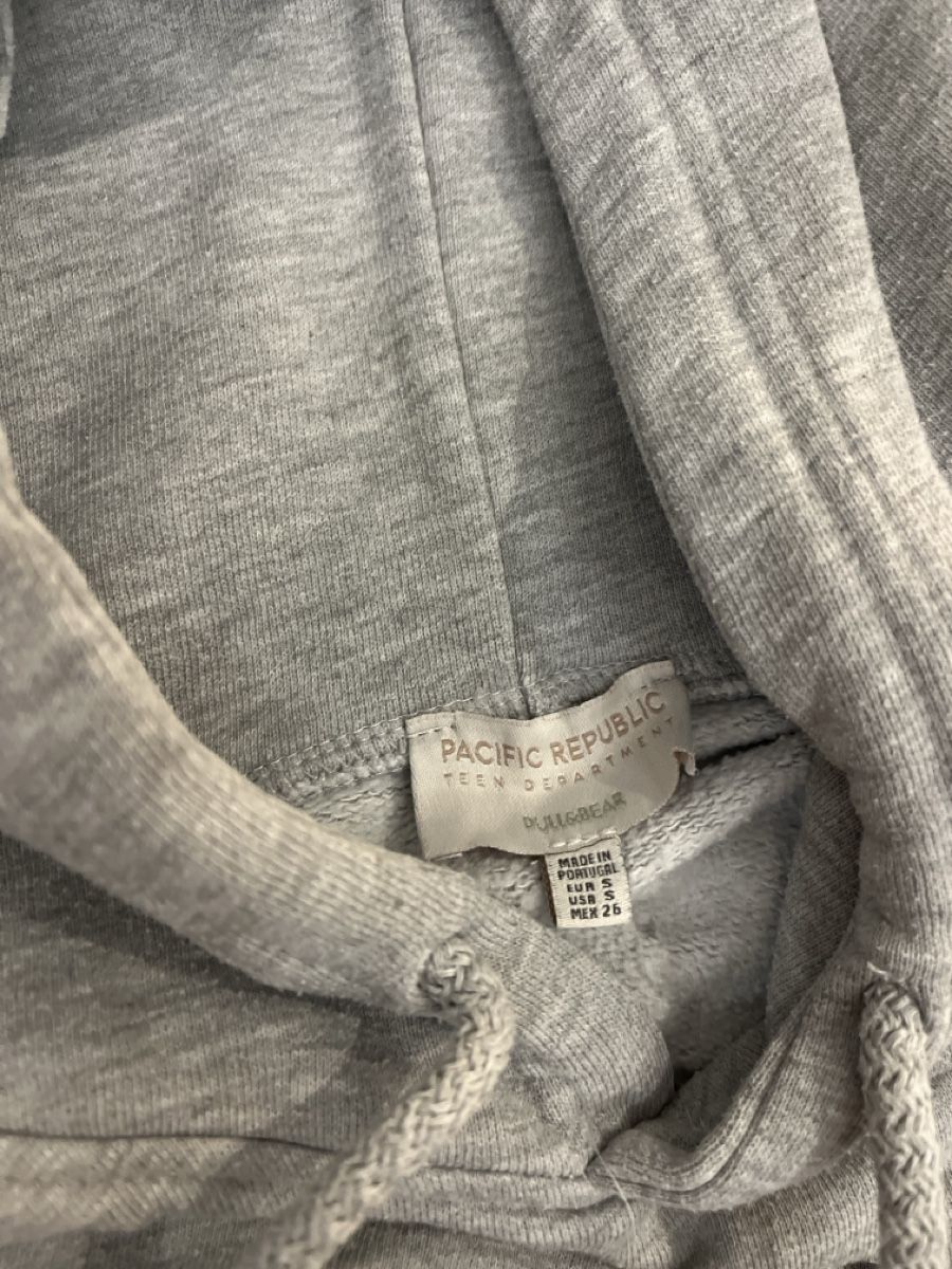 Pull&Bear Maglioni & Felpe: Grauer Brooklyn Hoodie von Pull&Bear, Grösse S – Usato da Gysenstein venduto da happy_life_ 1