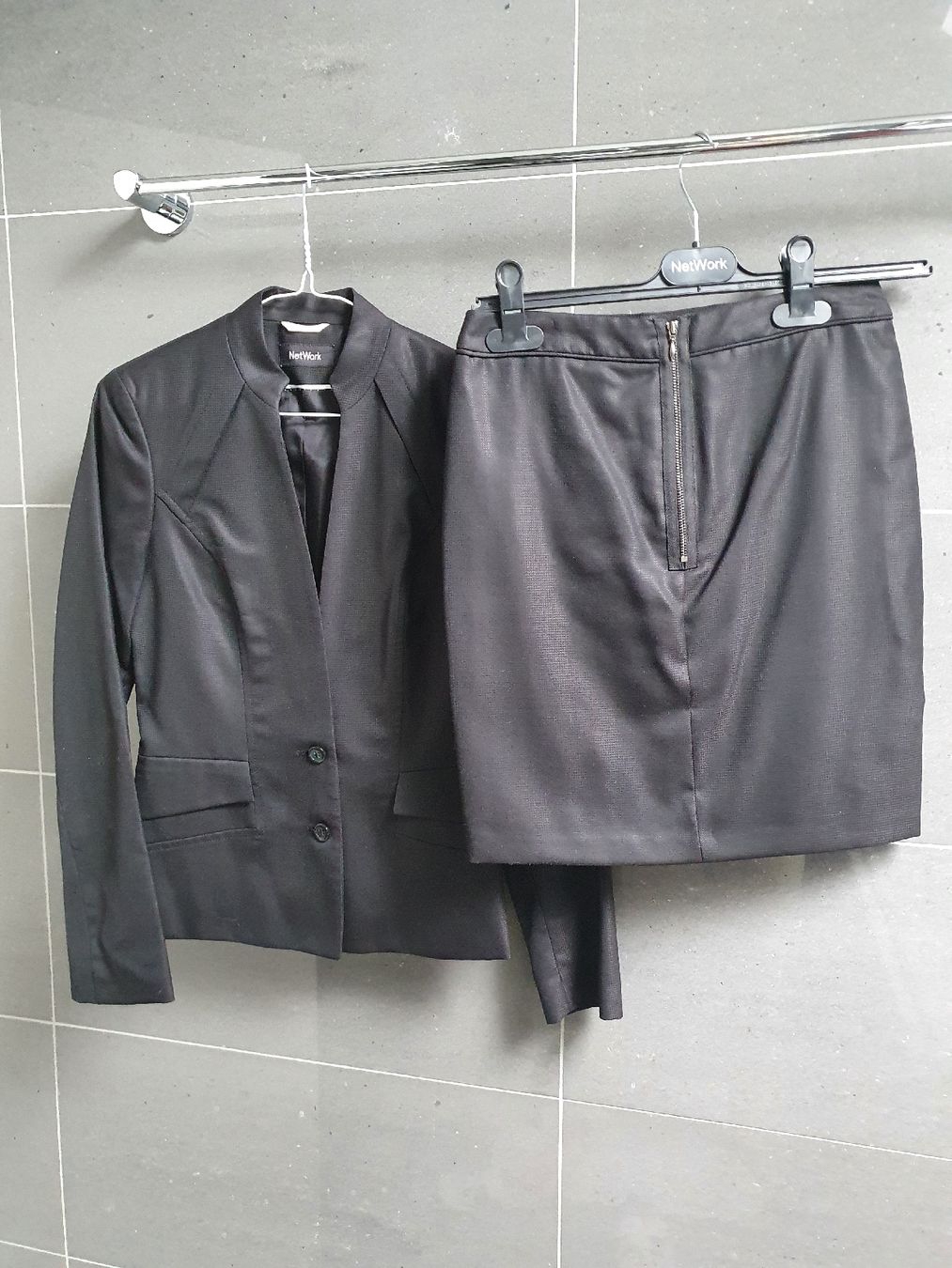 Completi & Tailleur: Tailleur veste et jupe – Nuovo (secondo la descrizione) da Gland venduto da ozl_y9tq 1