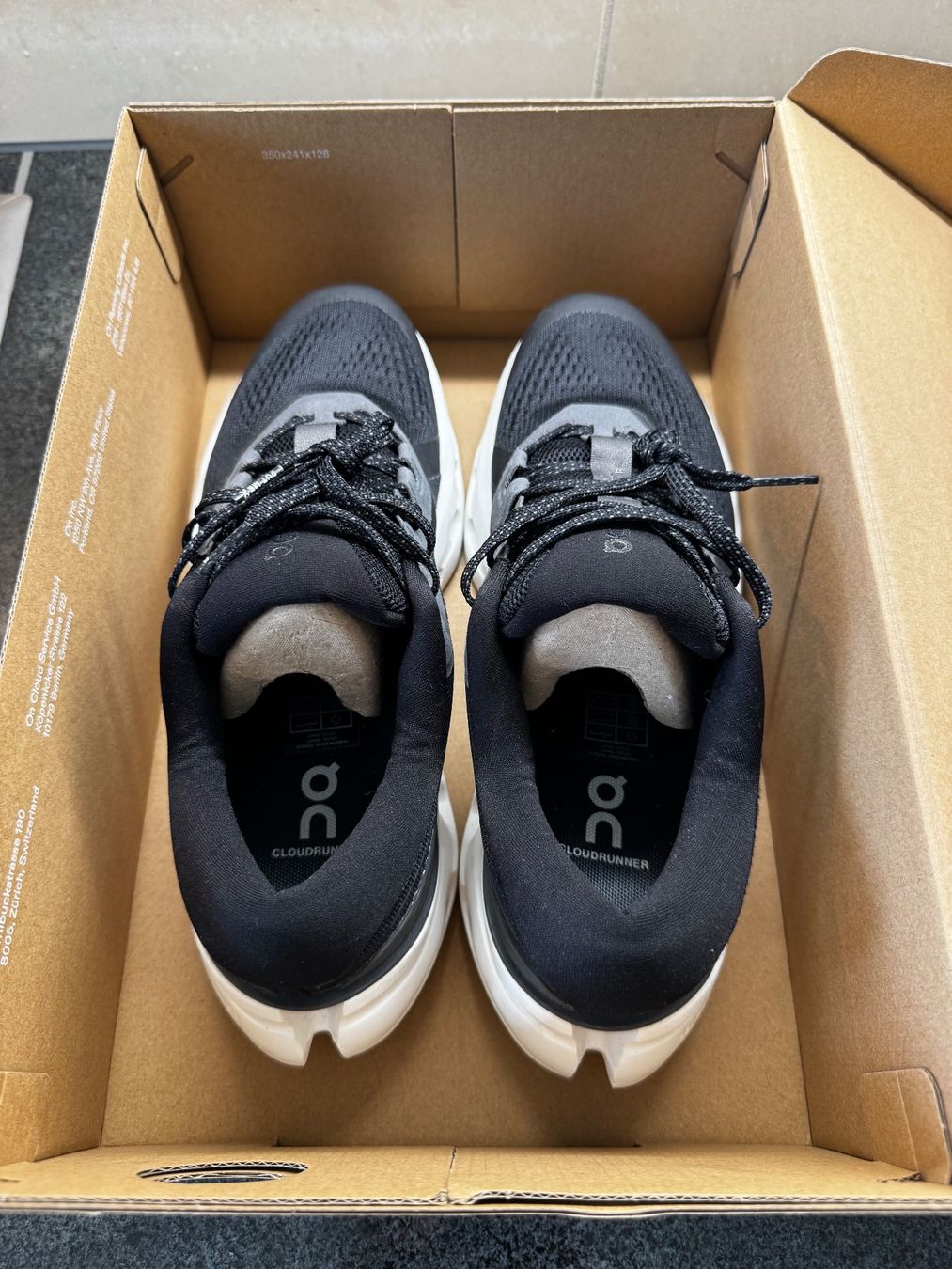 On Chaussures hommes: ON Cloudrunner Laufschuhe EU 40.5 neuwertig – D'occasion à Zürich par Sever 3
