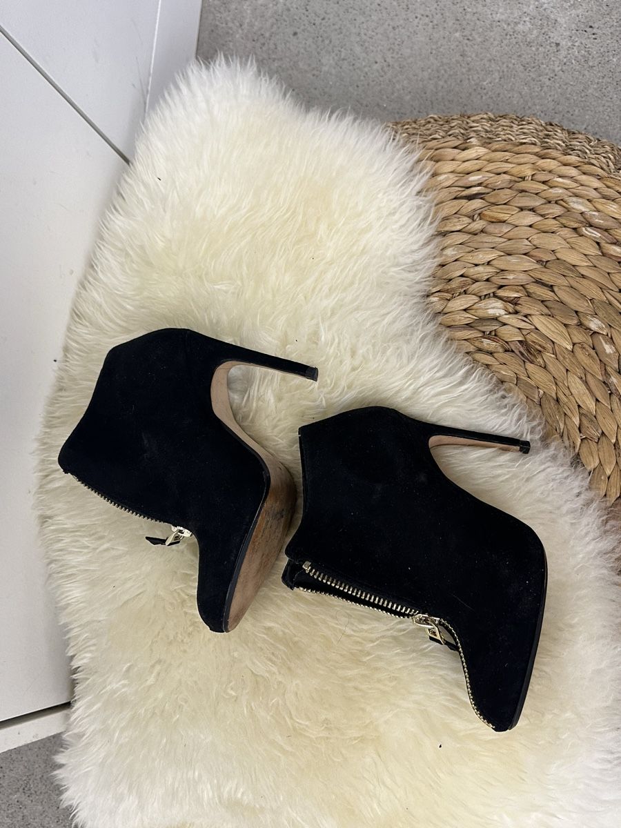 Scarpe da donna: Zara Basic Black Suede Heeled Ankle Boots, Size 37 – Usato da Zürich venduto da Jocki02