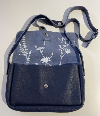 Keecie / Bag, Picking Flowers Medium, Ink-Blue