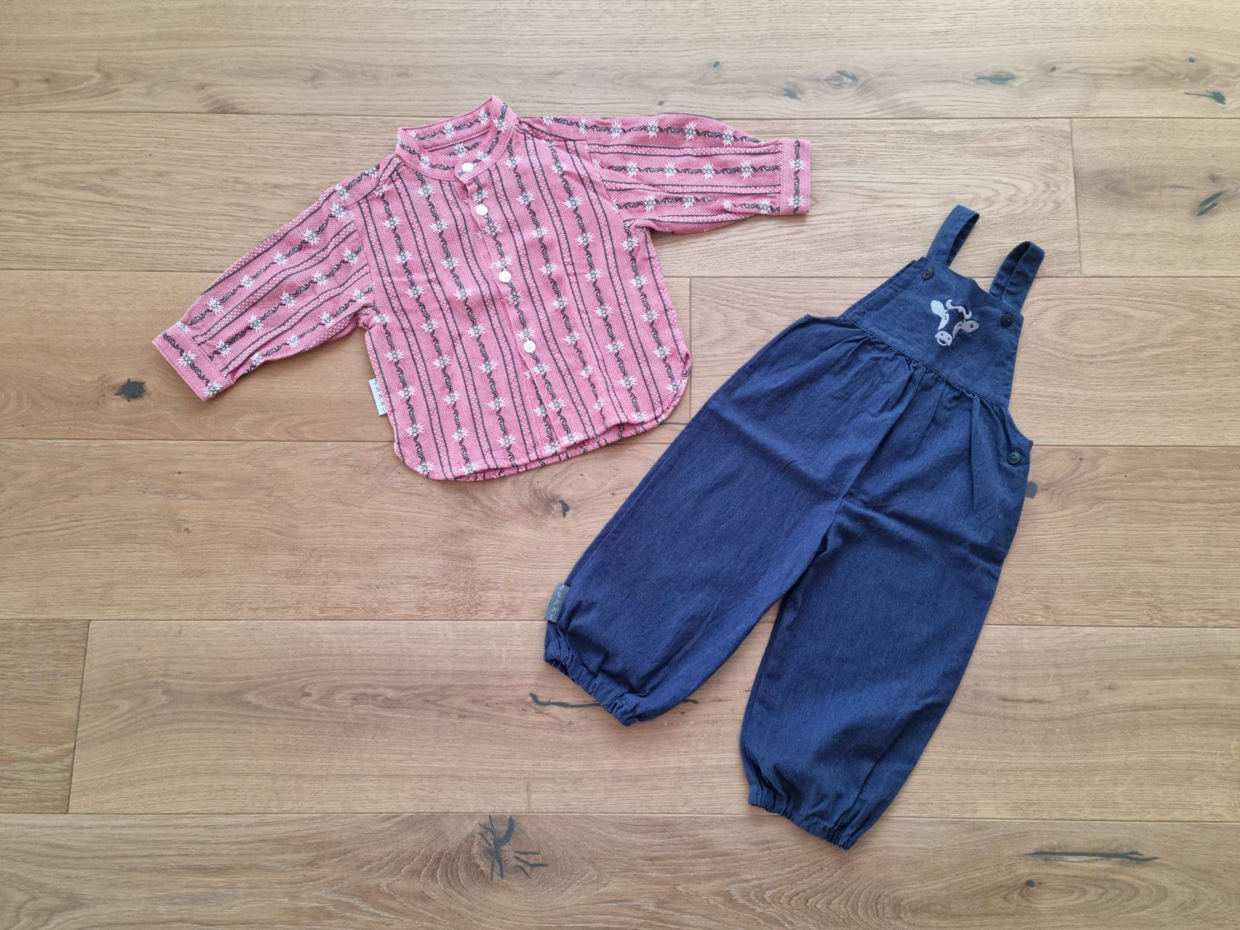 Kleiderpakete & -sets: Jenni Edelweiss Hemd und Hose Grösse 86 – Gebraucht aus Laupen ZH von jbu_m9st