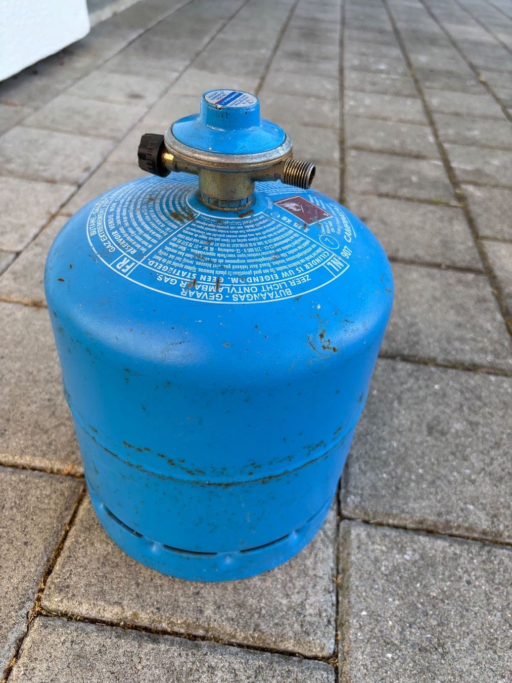 Campingaz Apparecchiature e tecnologia a gas: Campingaz Gasflasche Typ 907 mit Inhalt – Usato da Salvenach venduto da Haeseli59