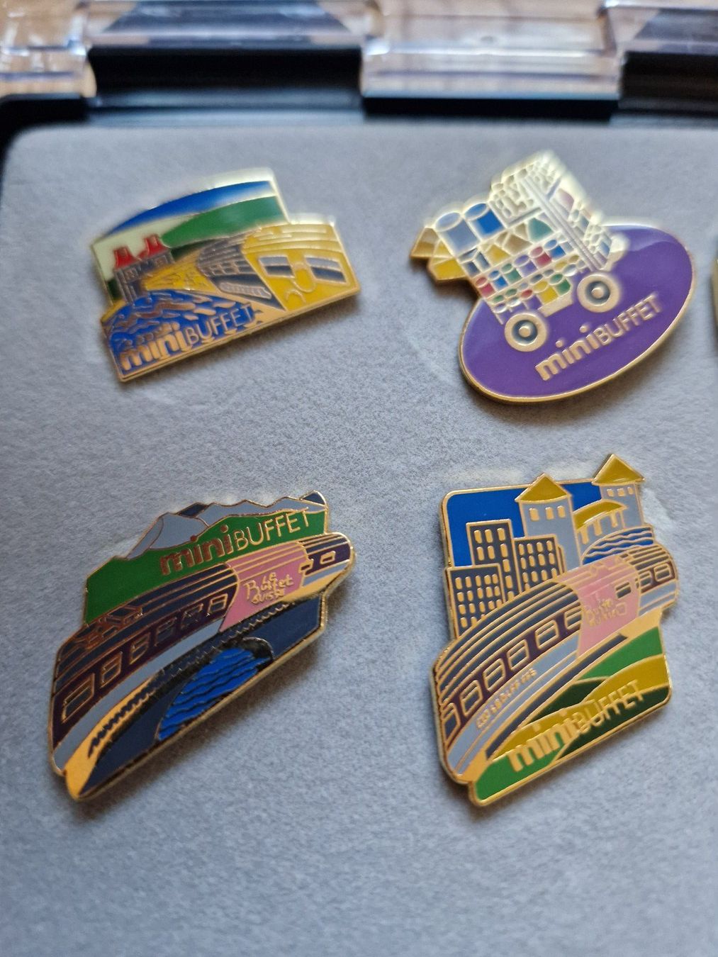 SBB/CFF/FFS Placchette & Badge: 6x Pin Eisenbahn SBB CFF FFS Minibufett – Usato da Meikirch venduto da Steigerhubel 2