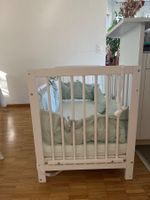 Babybett weiss, höhenverstellbar, Matratze, Top Zustand!