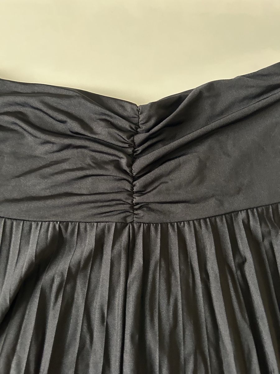 Guess Kleiderpakete: Completo elegante gonna plissè e top Guess – Gebraucht aus Camorino von lor_vrl5 2