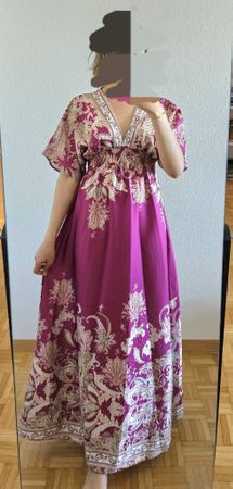 Robe rose fuchsia avec motifs 