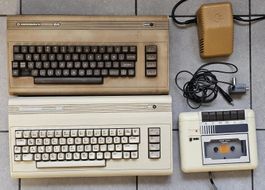 2 x Commodore C64 / C64G