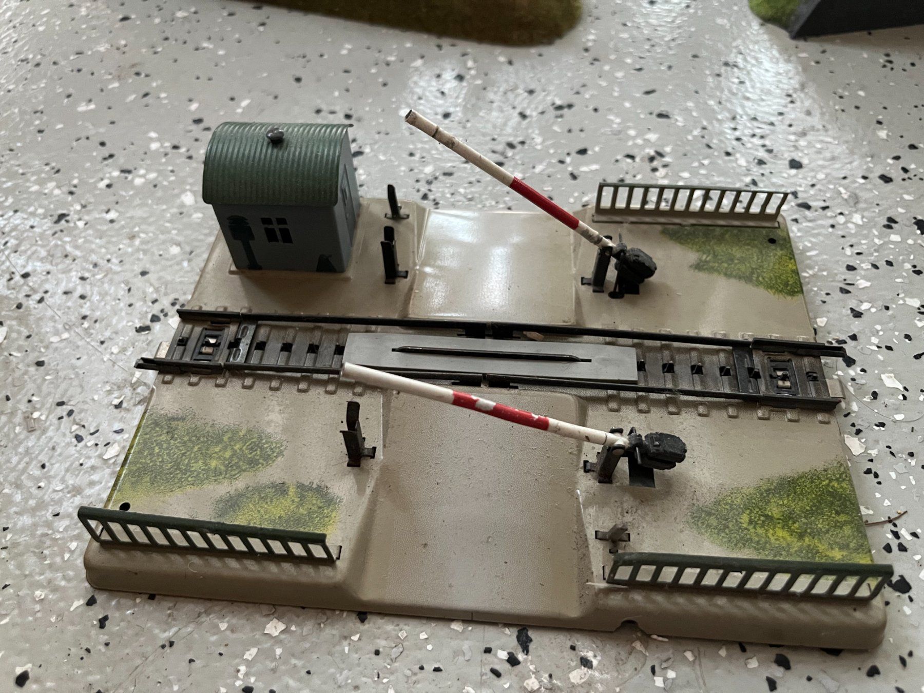 Modelleisenbahnen: Passage à niveau train – Gebraucht aus Genève von mat_qt5h
