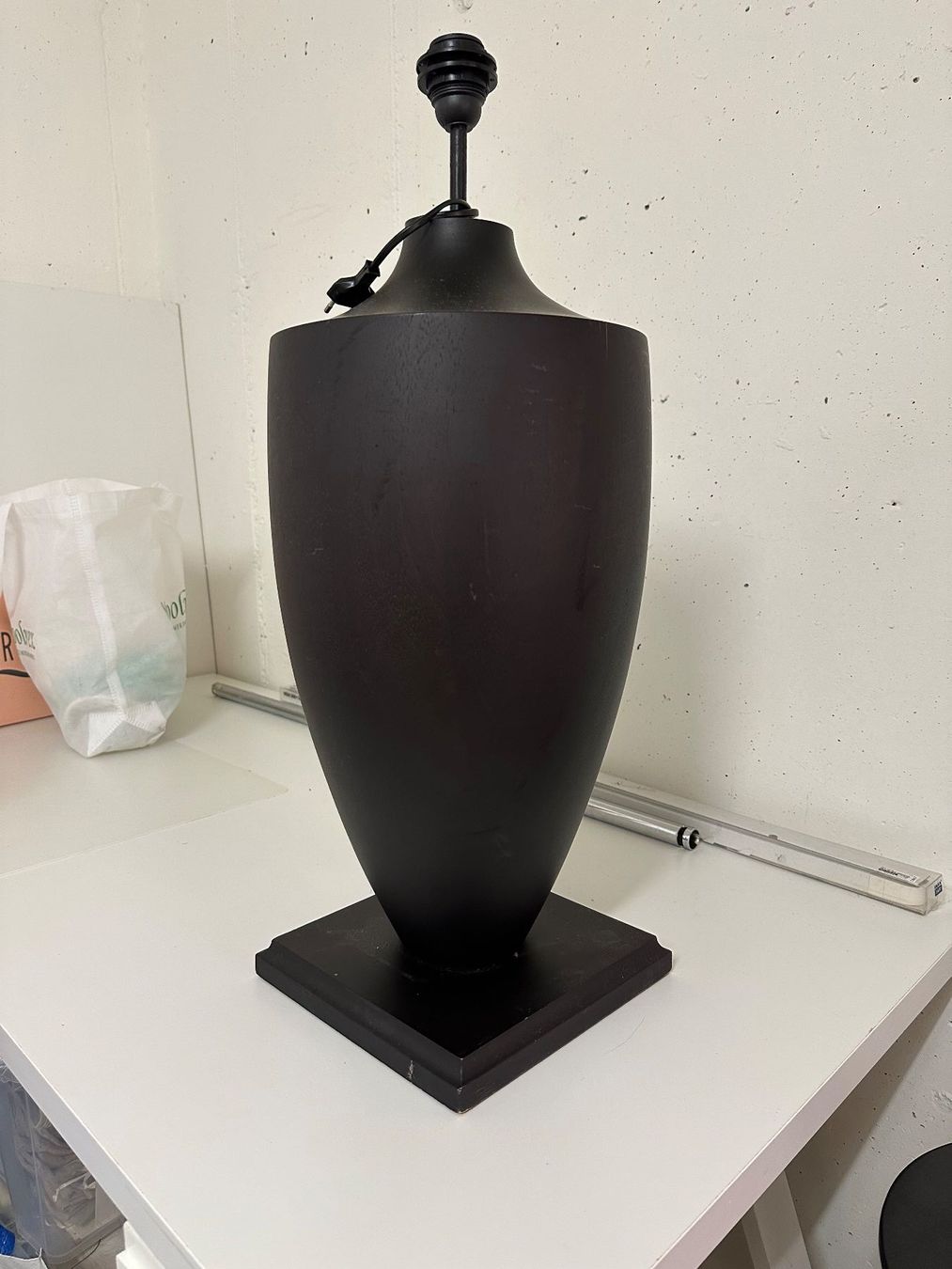 Lampen: Holztischlampe - Dunkel Braun – Gebraucht aus Zumikon von grigioni02