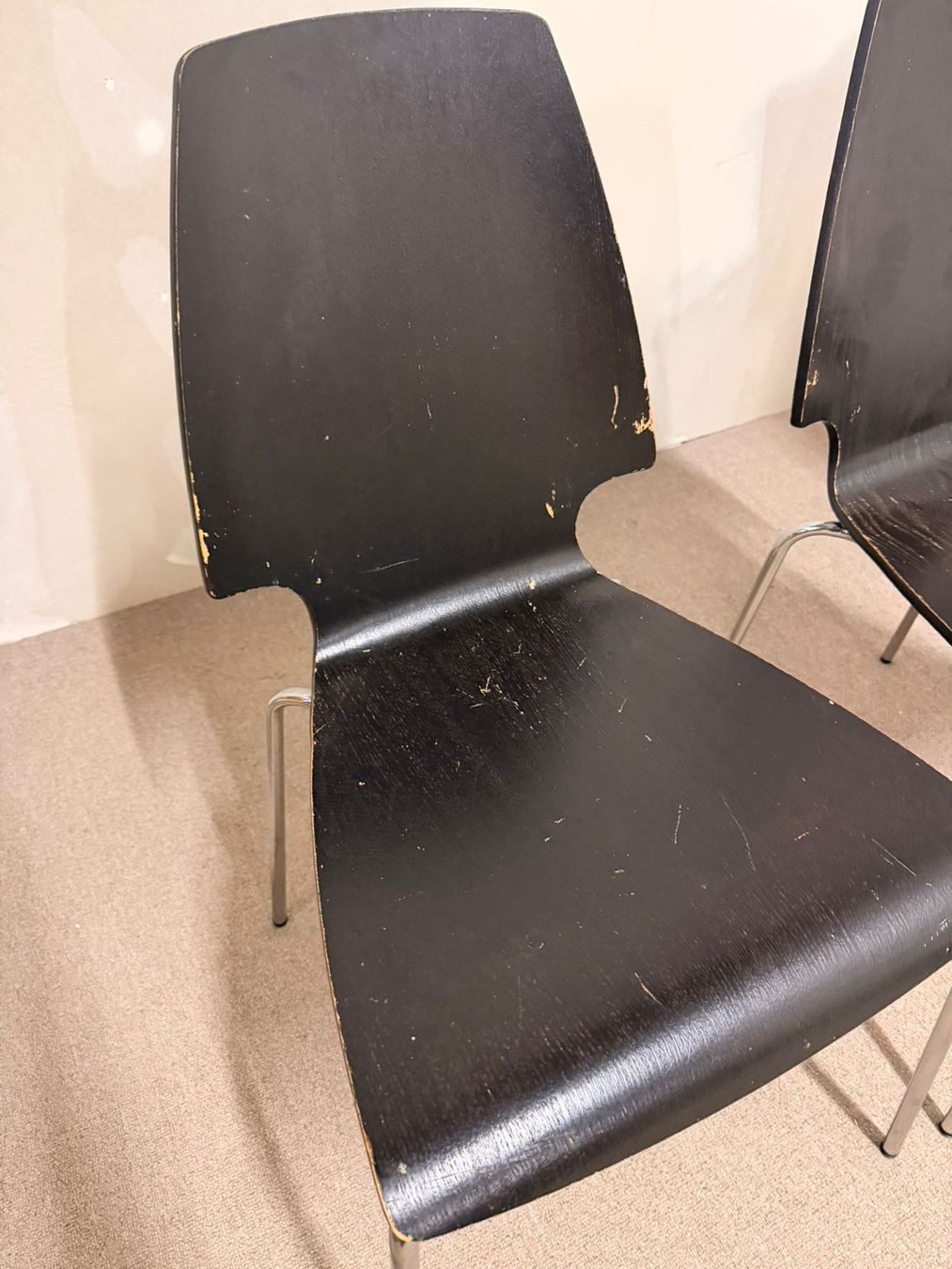 Ikea Chaises: Ikea Vilmar Stuhl in schwarz, stapelbar – D'occasion à Rickenbach ZH par Der-Insider 3