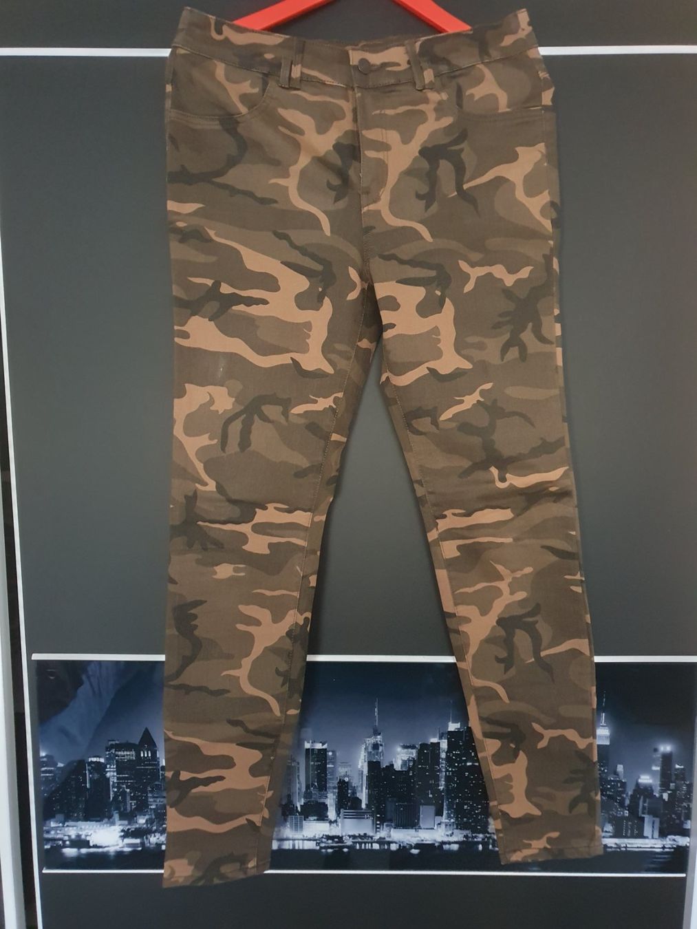 Jeans: Camouflage Jeans – Neu (gemäss Beschreibung) aus Kloten von Jomali
