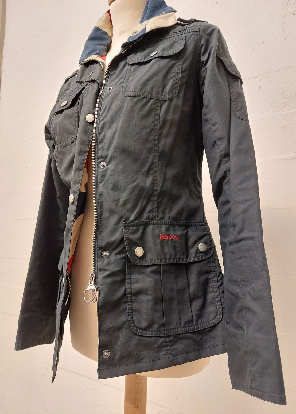 Barbour Giacche: BARBOUR Wax Force Utility, Union Jack Gr.36 – Usato da Zürich venduto da 300SLR 2