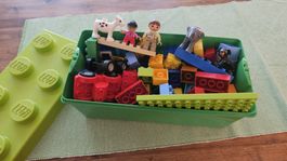 Lego Duplo Bausteine mit Aufbewahrungsbox gebraucht.