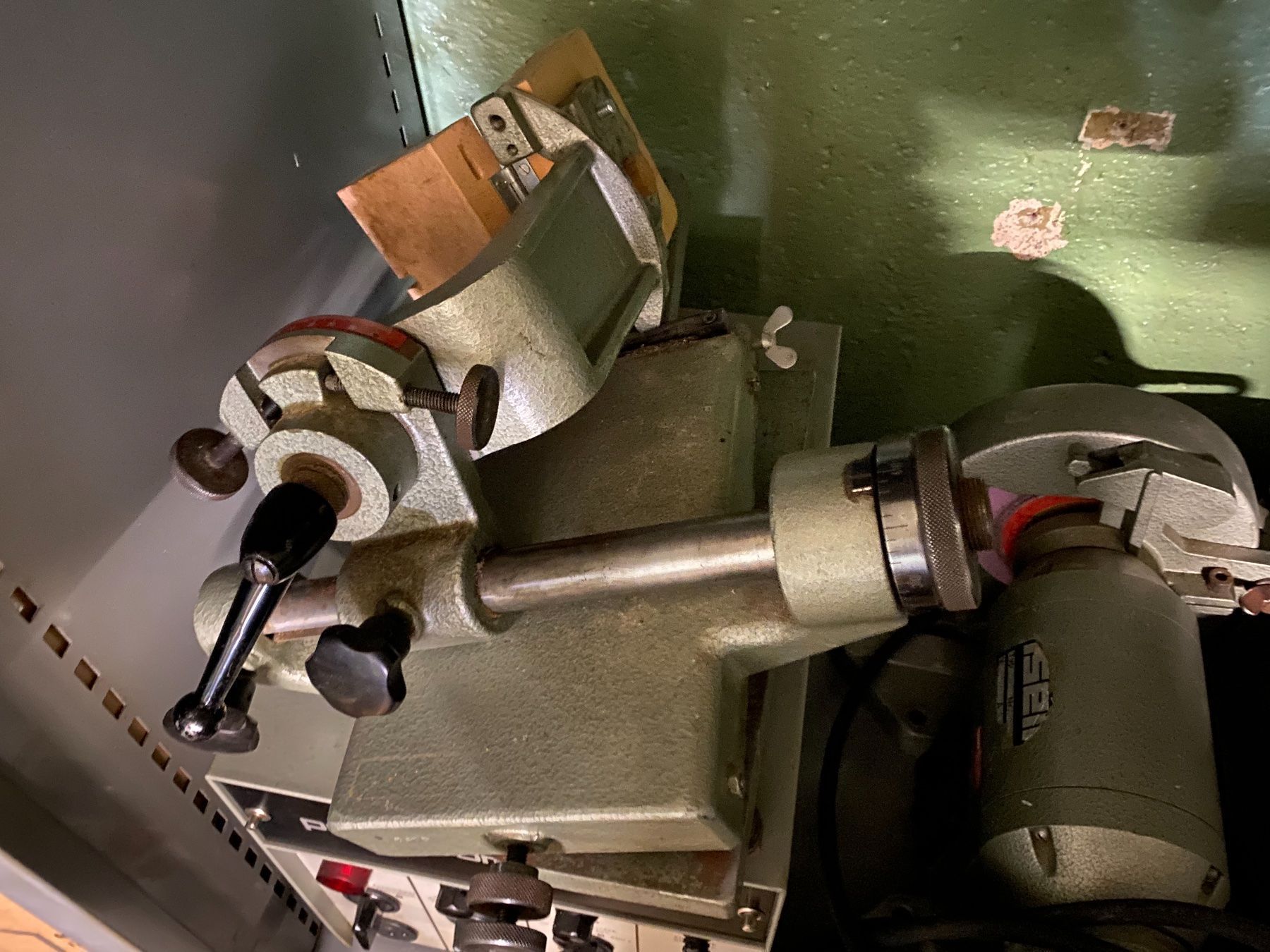 Iseli Toutes les machines: Stechbeitelschärfmaschine Iseli SM175 – D'occasion à Nebikon par schnischna80 4