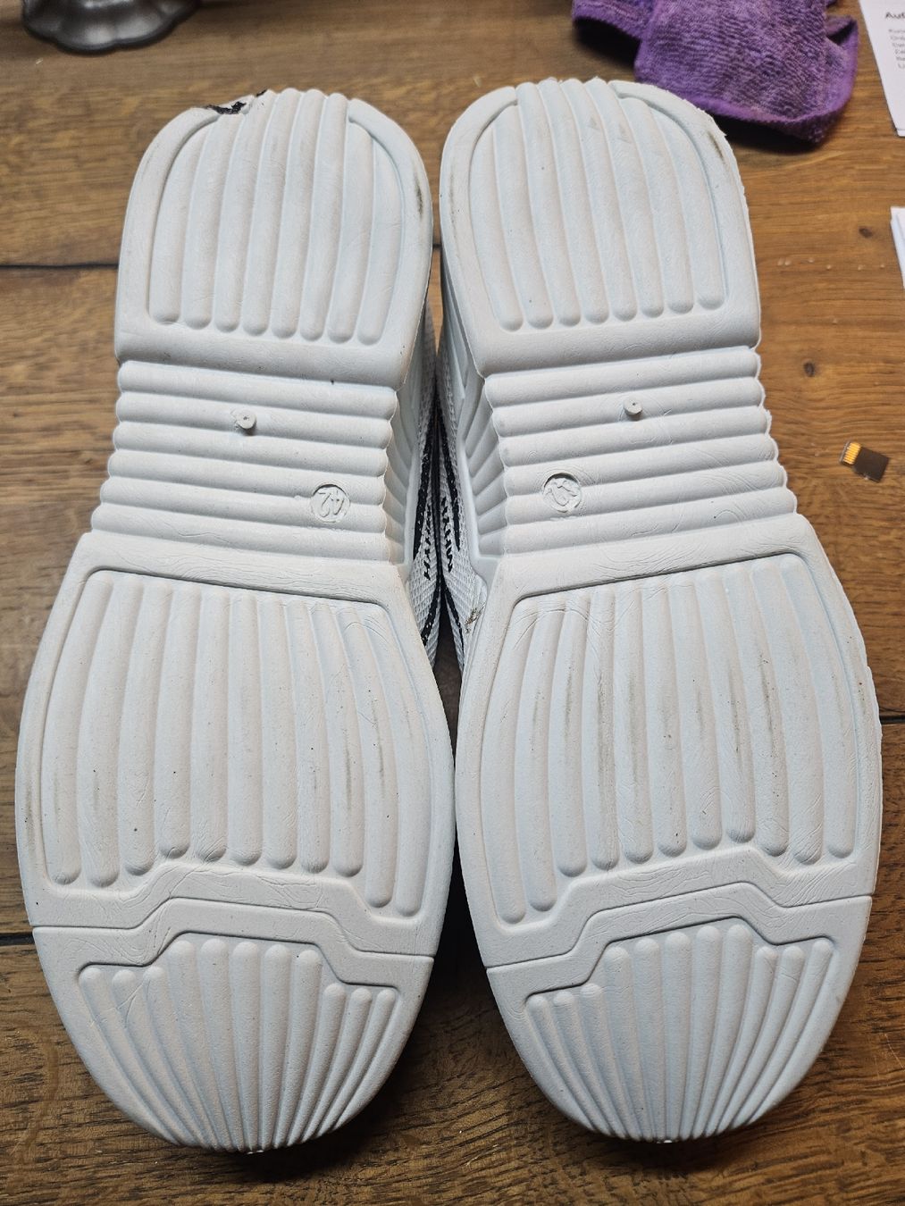 Herrenschuhe: Weisse Sommer Sneaker, Grösse 42, neuwertig – Gebraucht aus Rorschach von TimelessTrading 2