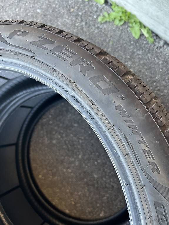 Pneus & Roues: 2 x 235/40/19 Pirelli Winterreifen  – D'occasion à Frasnacht par nobloff 4
