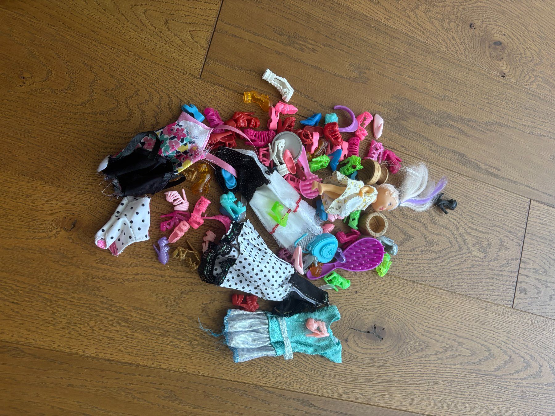 Bambole: poupées Barbie avec vetements – Usato da Geneve venduto da ann1954 3