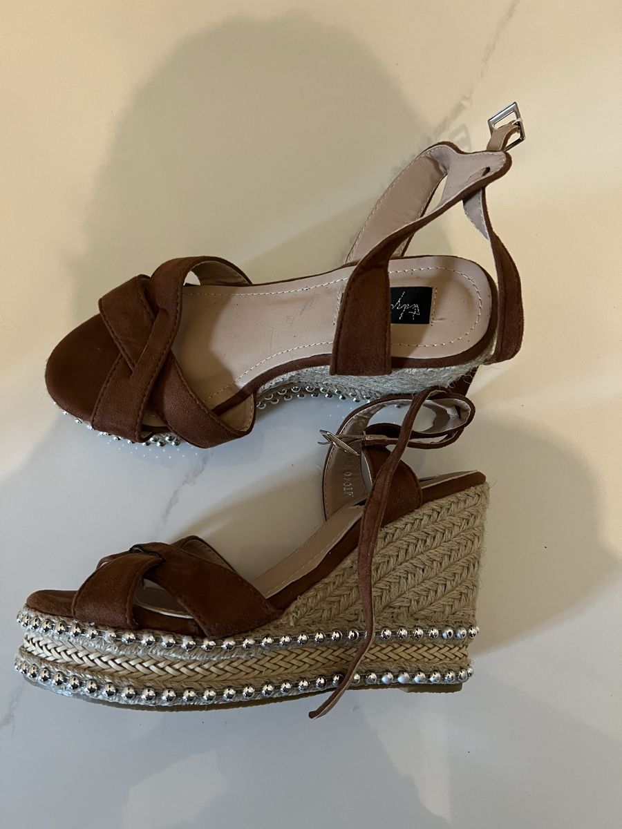 Damenschuhe: Zeppe marroni con borchie – Gebraucht aus Sonvico von gborella 1